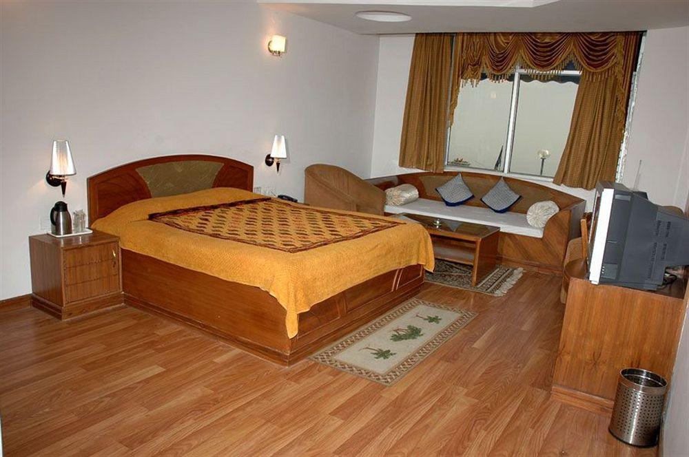 Hotel Silver Rock Mussoorie Kültér fotó