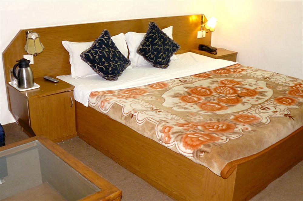 Hotel Silver Rock Mussoorie Kültér fotó