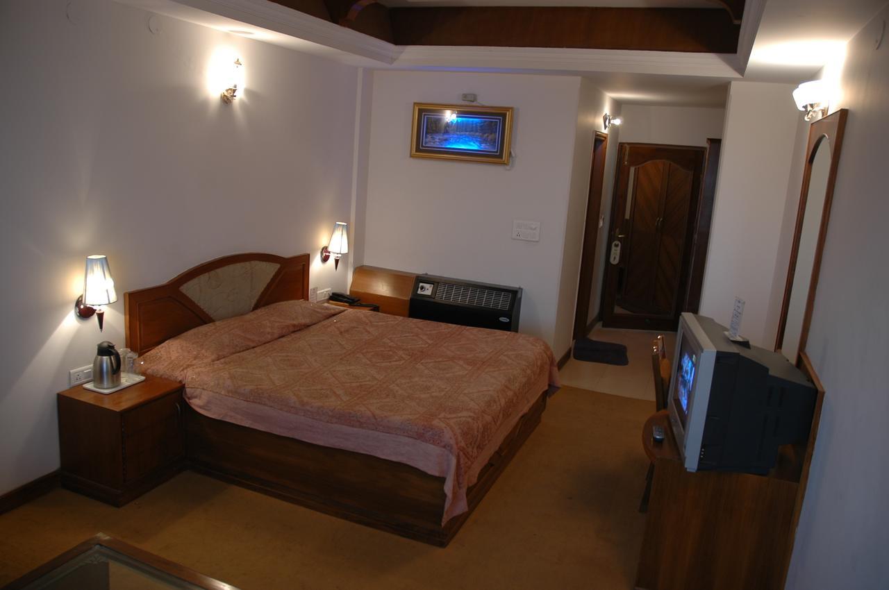 Hotel Silver Rock Mussoorie Kültér fotó